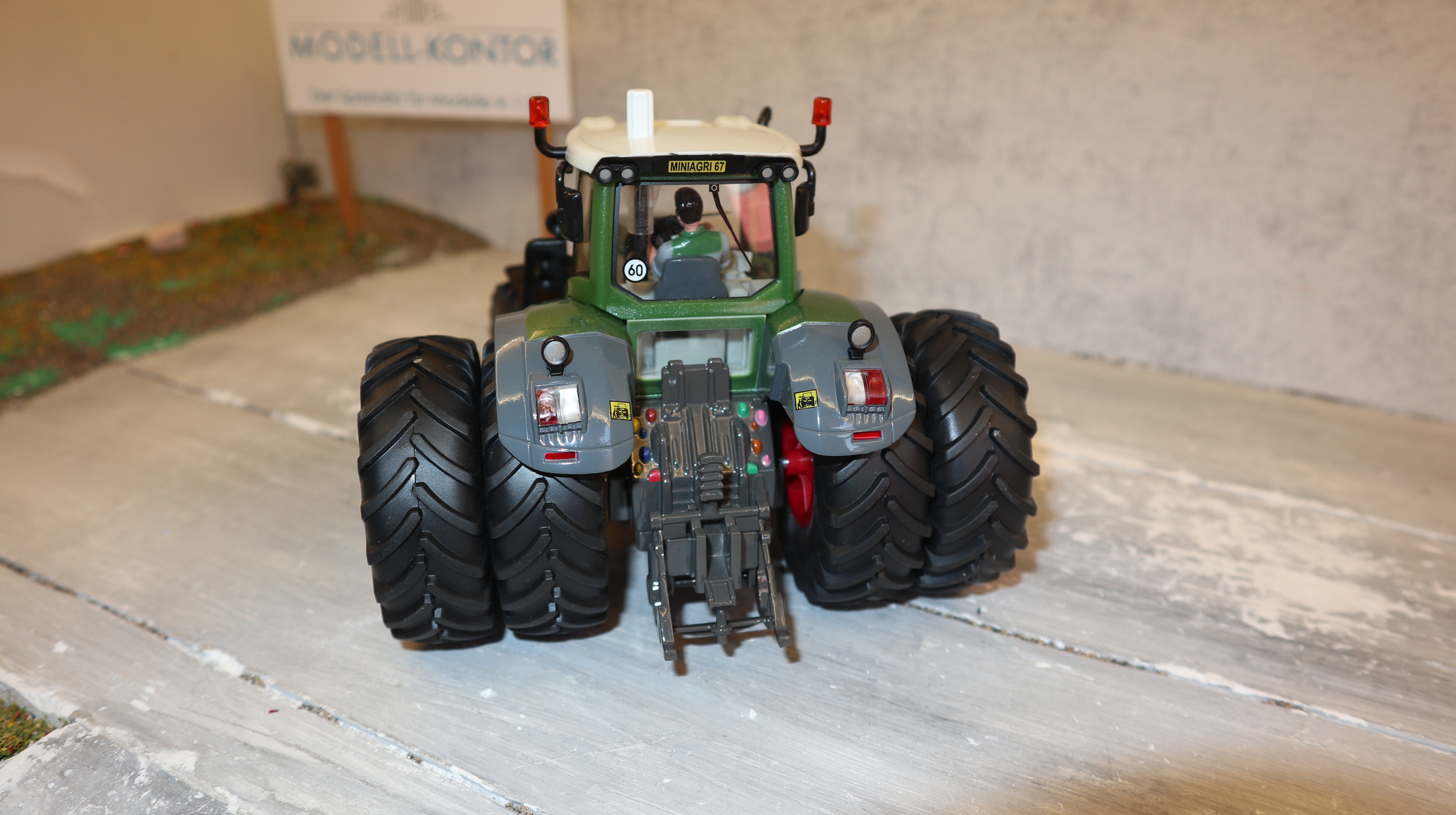 Siku 3258 in 1:32, Fendt 936 Zwilling HA, Sondermodell, NEU in OVP