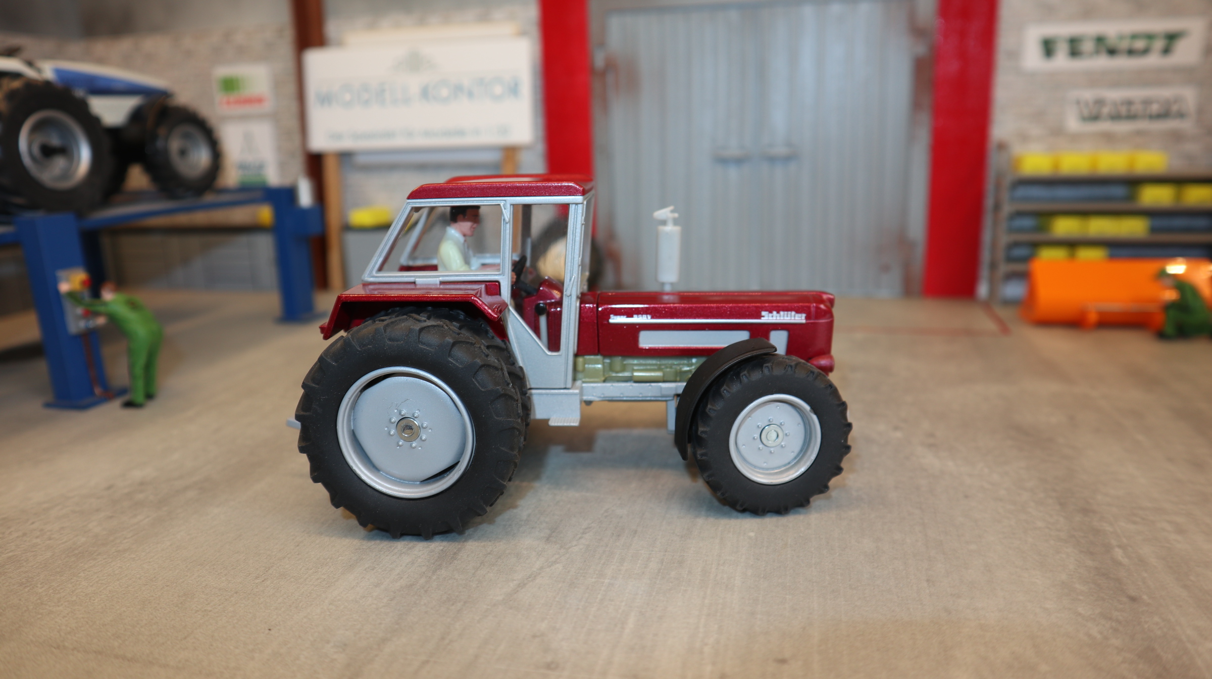 Siku 3469 in 1:32, Schlüter 950V weinrot-metallic Zwillingreifen HA, NEU ohne OVP