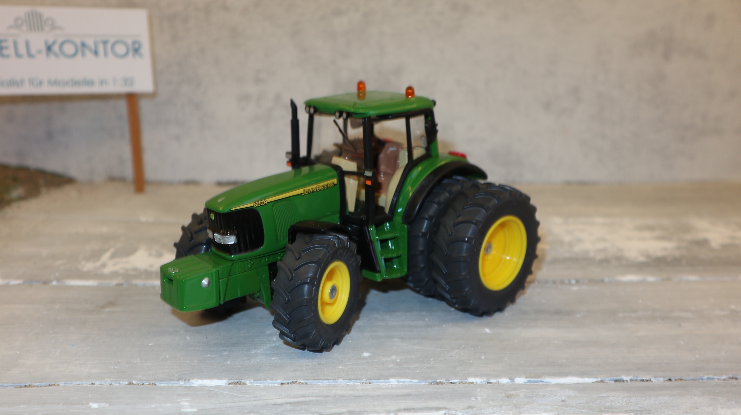 Siku 3652 in 1:32, John Deere 6820 mit Zwillingsreifen, LCN 2003, NEU in OVP