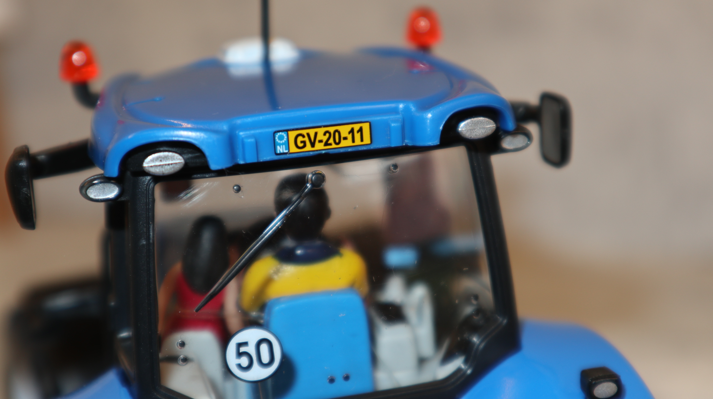 Siku 3273 in 1:32, New Holland T8.300 LCN NL 2011, NEU in OVP