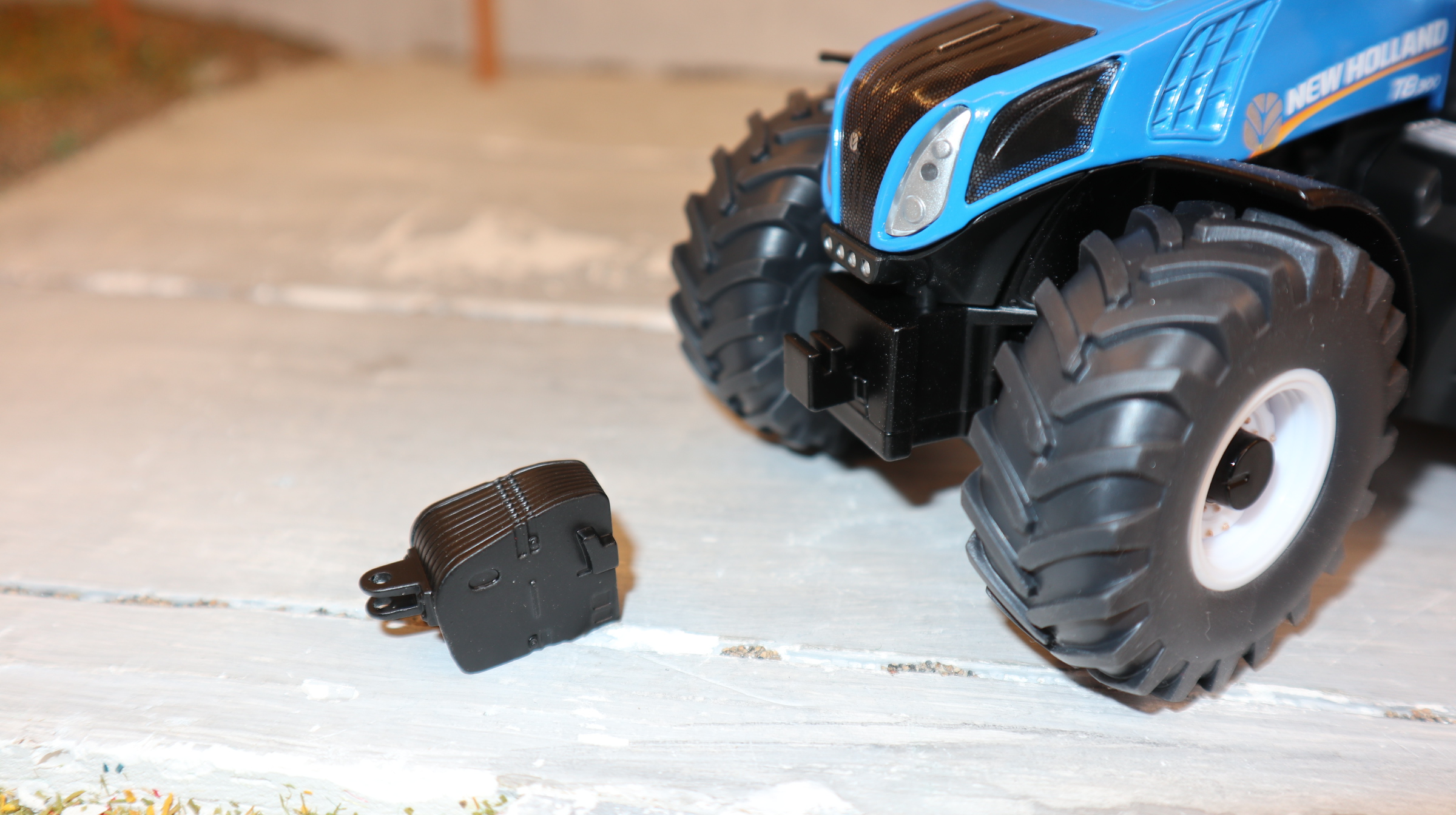 Siku 3273 in 1:32, New Holland T8.300 LCN NL 2011, NEU in OVP