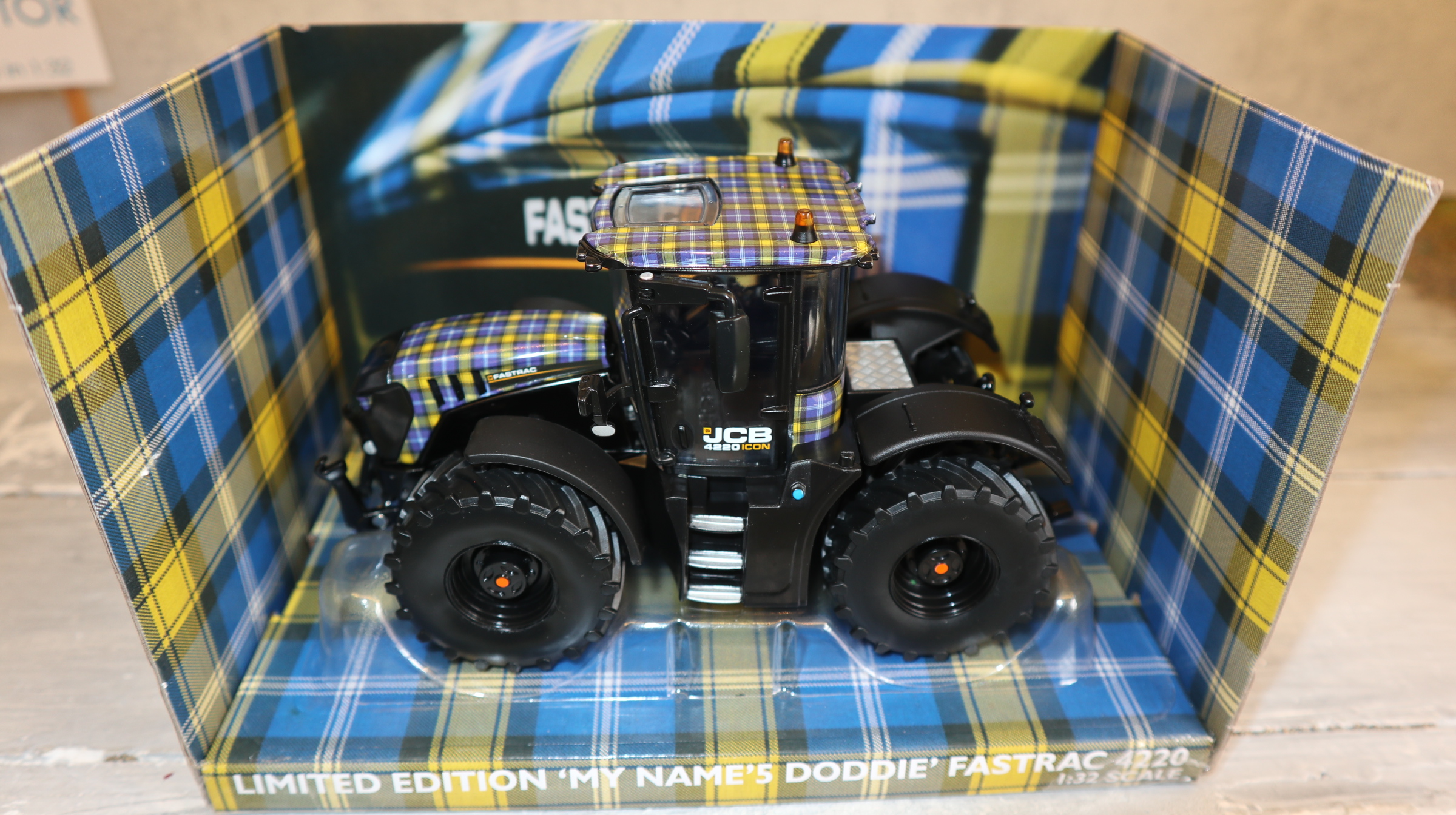 Britains 43421 in 1:32,  Sondermodell JCB 4220 "my-name's-Doddie" ,  NEU in OVP