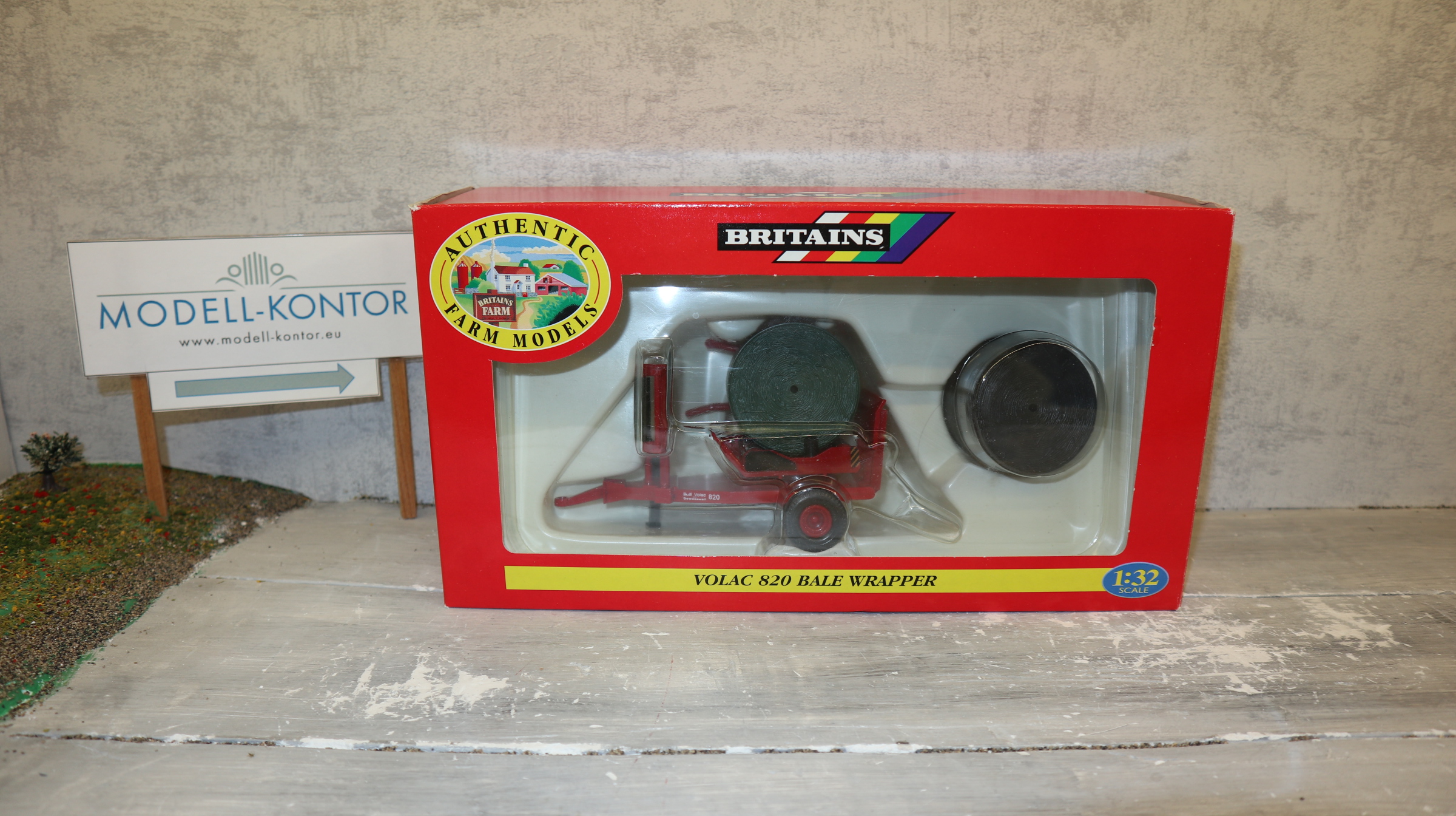 Britains 9592 in 1:32, VOLAC 820 Ballen Wickler, NEU in OVP