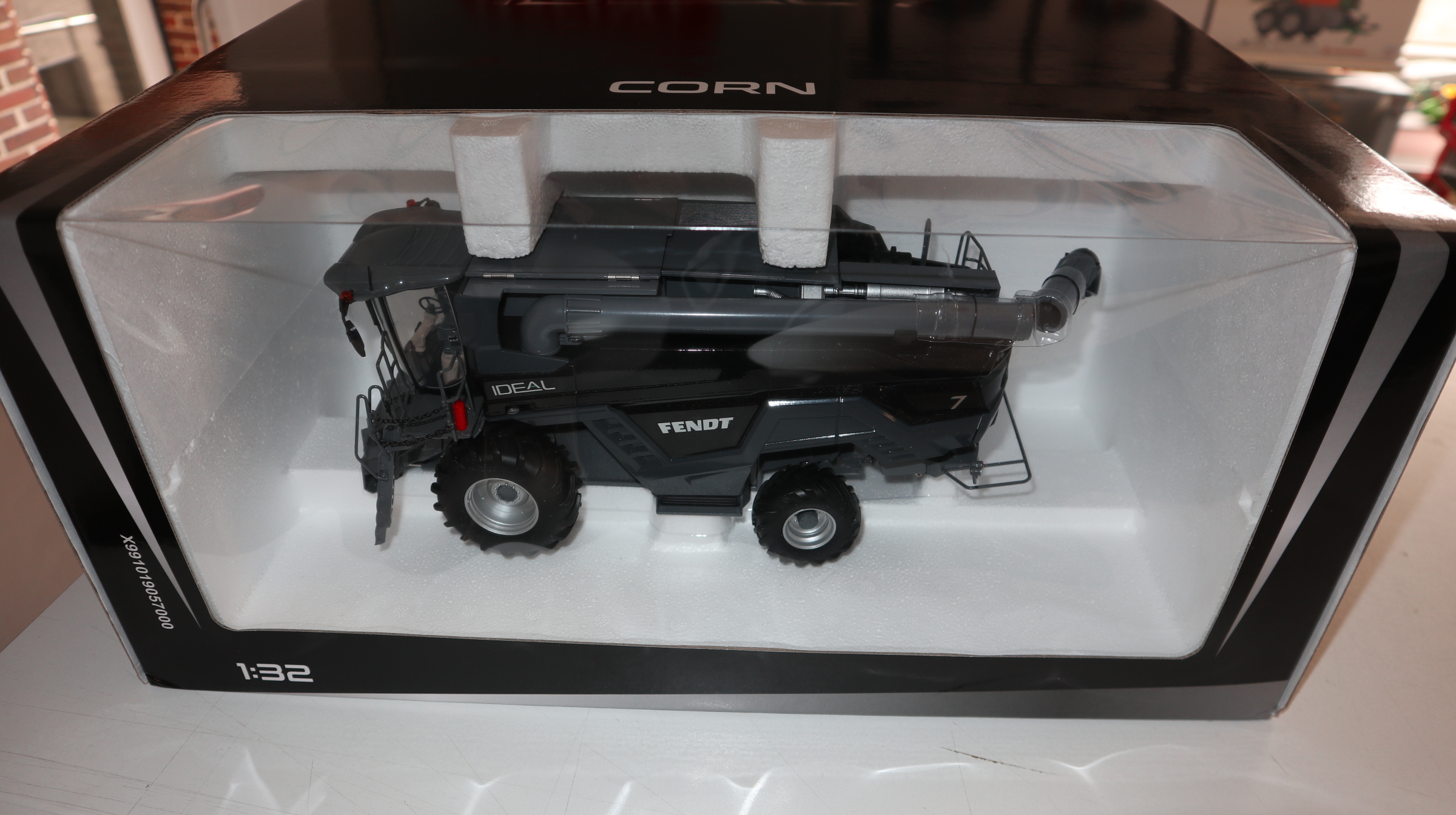 ROS 951044 in 1:32, Fendt Ideal 7 mit KORN-Vorsatz Fendt-Nr.: X991019057000 , NEU in OVP