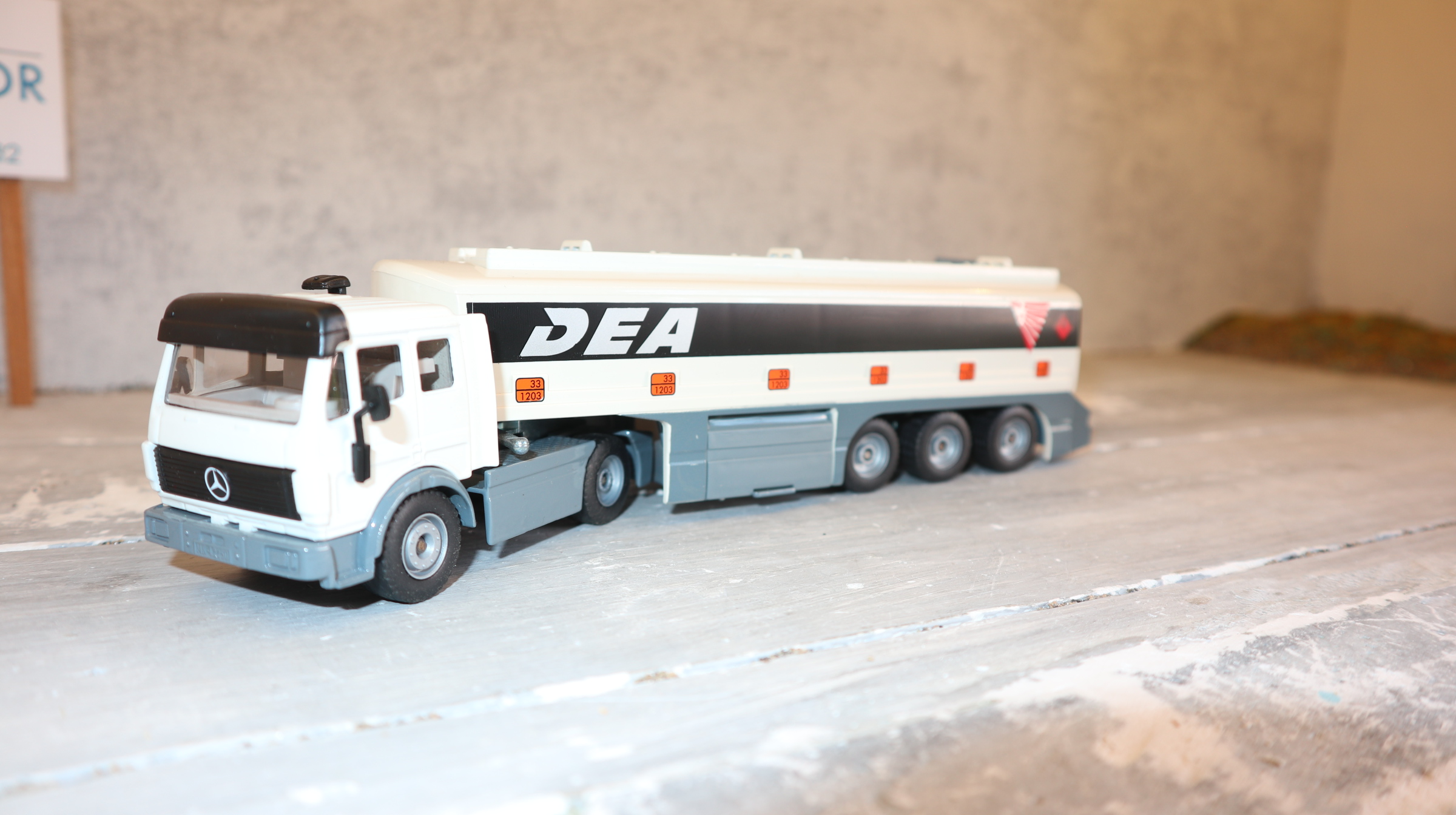 Siku 3511 in 1:55, TOPAS Tankwagen, DEA weiß-grau, kurze SZM, NEU in OVP