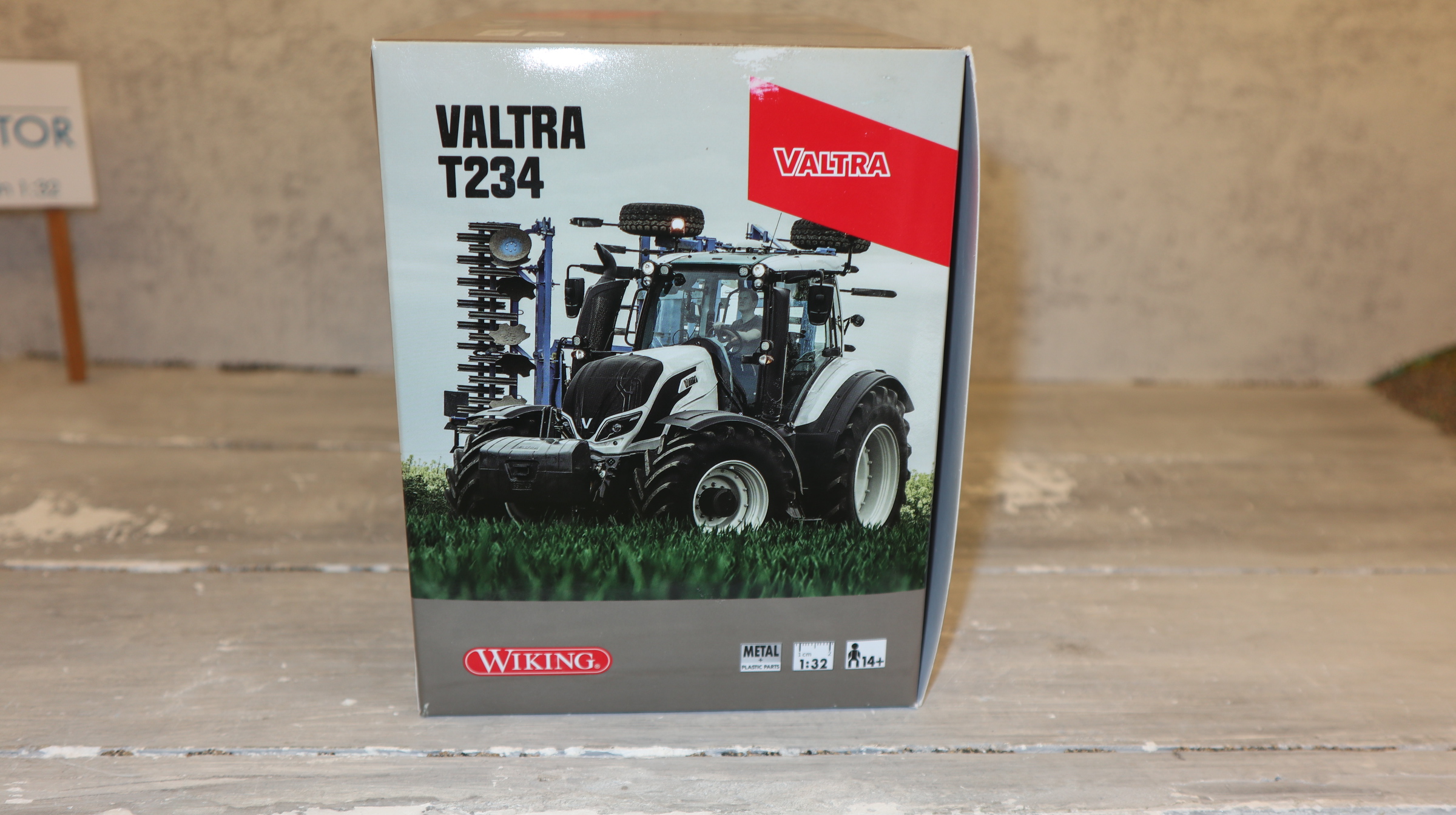 Wiking 42701991 in 1:32,  Valtra T234 weiß, Sondermodell von Valtra, NEU in OVP