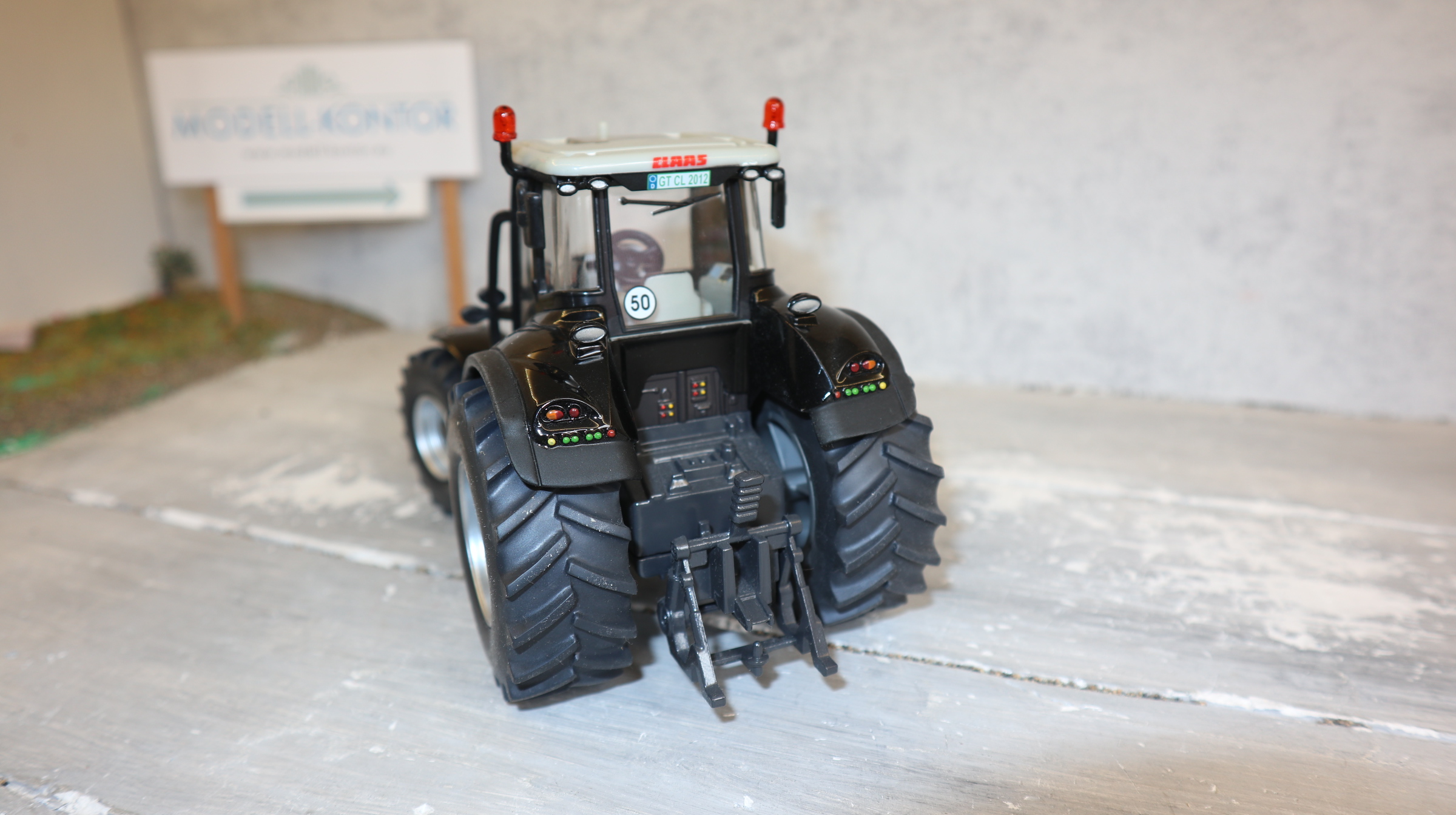 Siku 3261 in 1:32 Claas Axion 850 Blackline, NEU in OVP