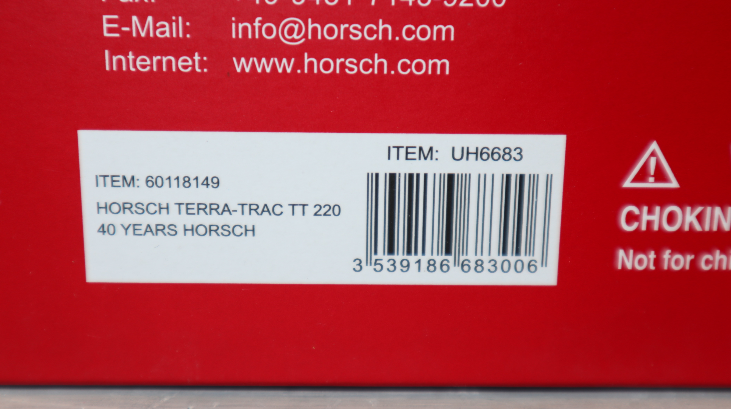 Universal Hobbies UH 6683 in 1:32,  Horsch Terra-Trac TT220 "40 Jahre Horsch",  NEU in OVP