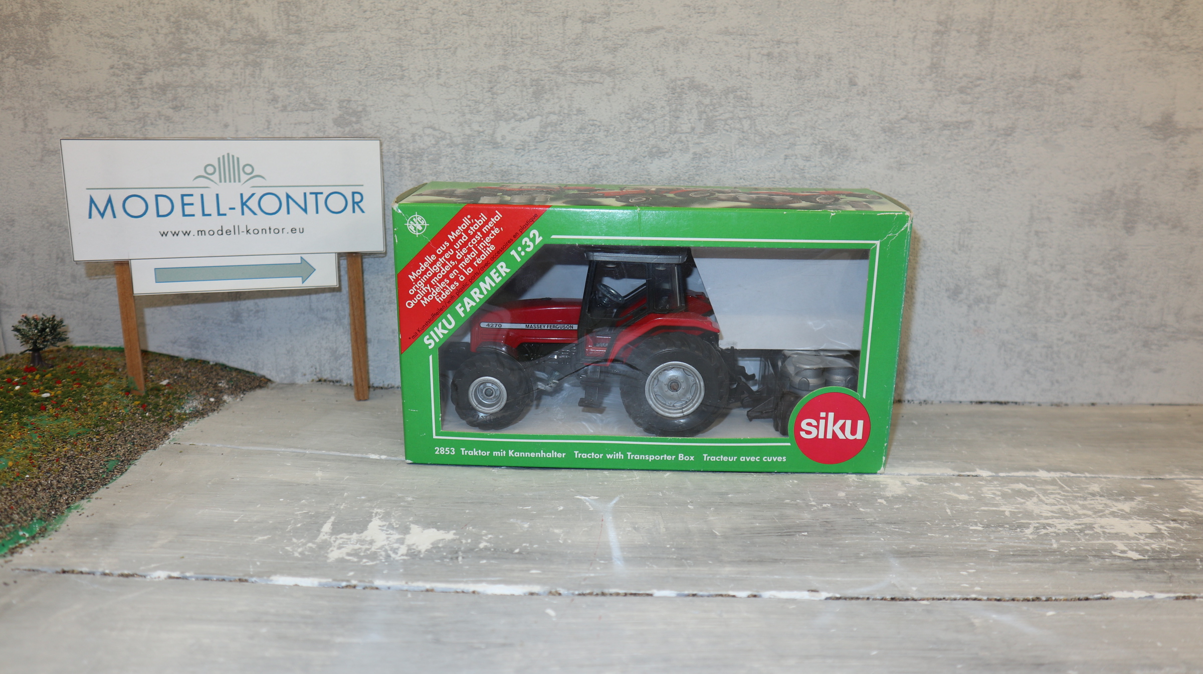 Siku 2853 in 1:32,  Massey Ferguson 4270 mit Kannenhalter, NEU in OVP