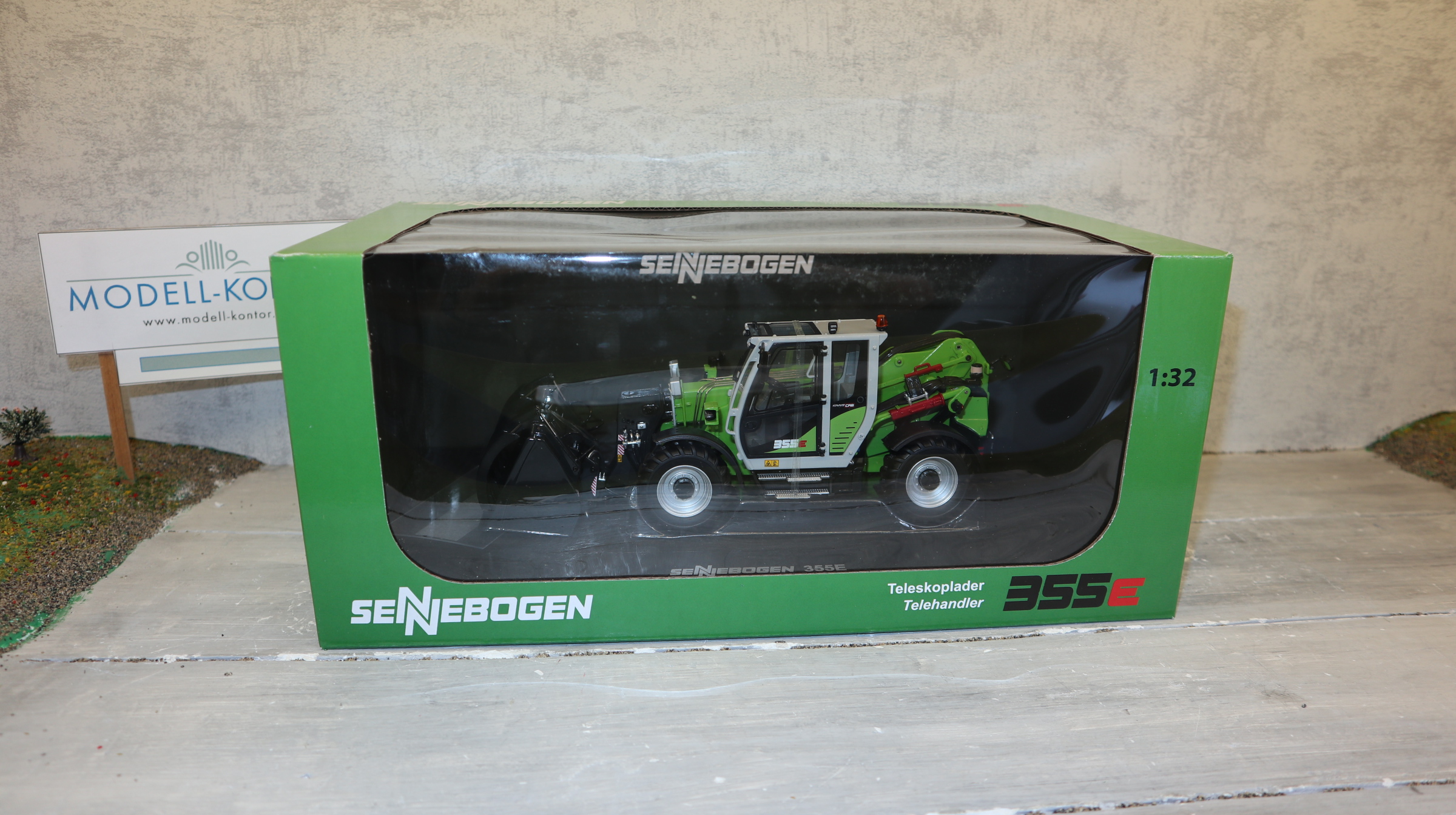 Universal Hobbies UH 8170  in 1:32,  Sennebogen 355E Teleskoplader , NEU in OVP