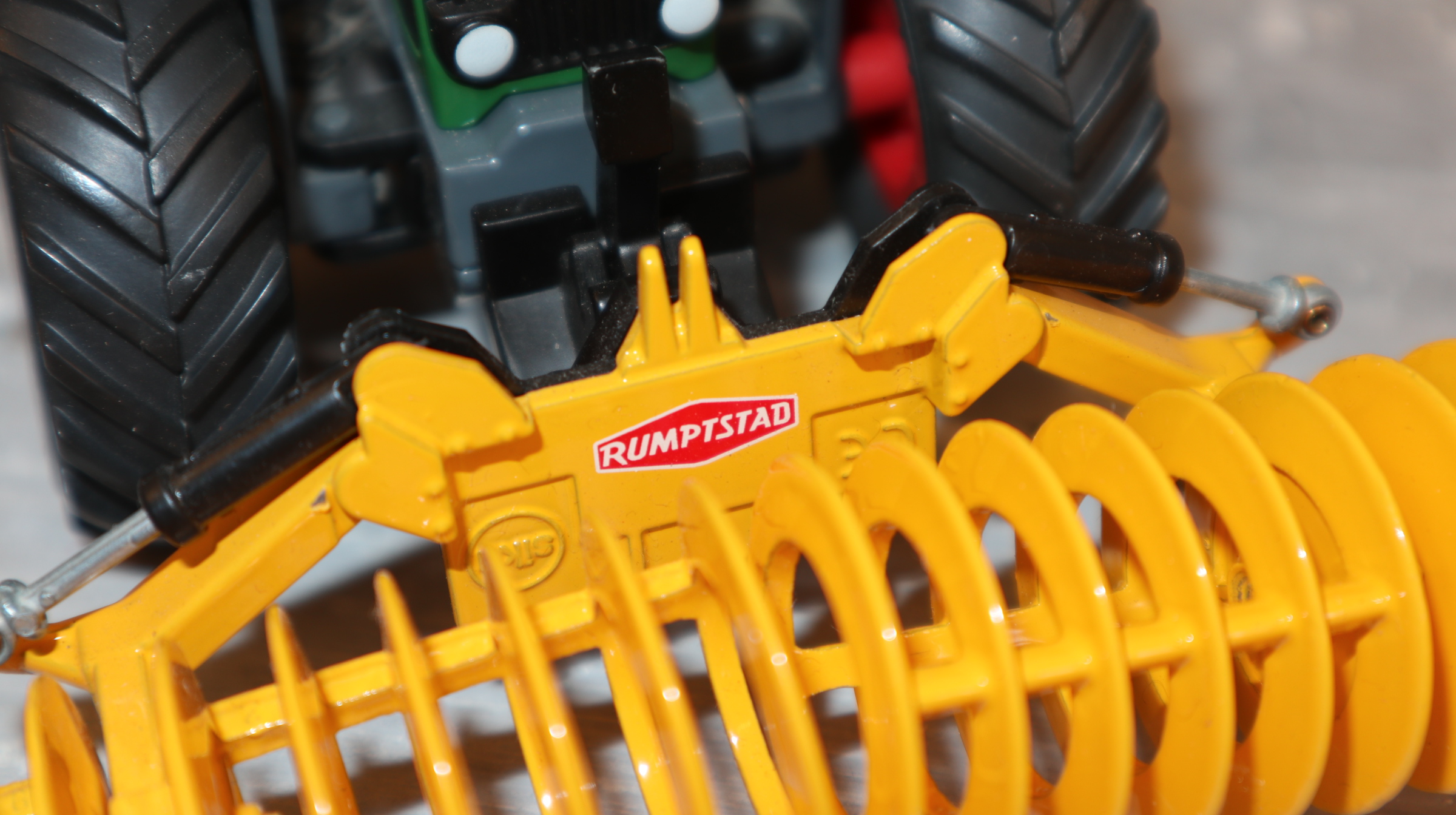 Siku 2052 in 1:32, Frontpacker gelb RUMTSTAD, NEU in OVP