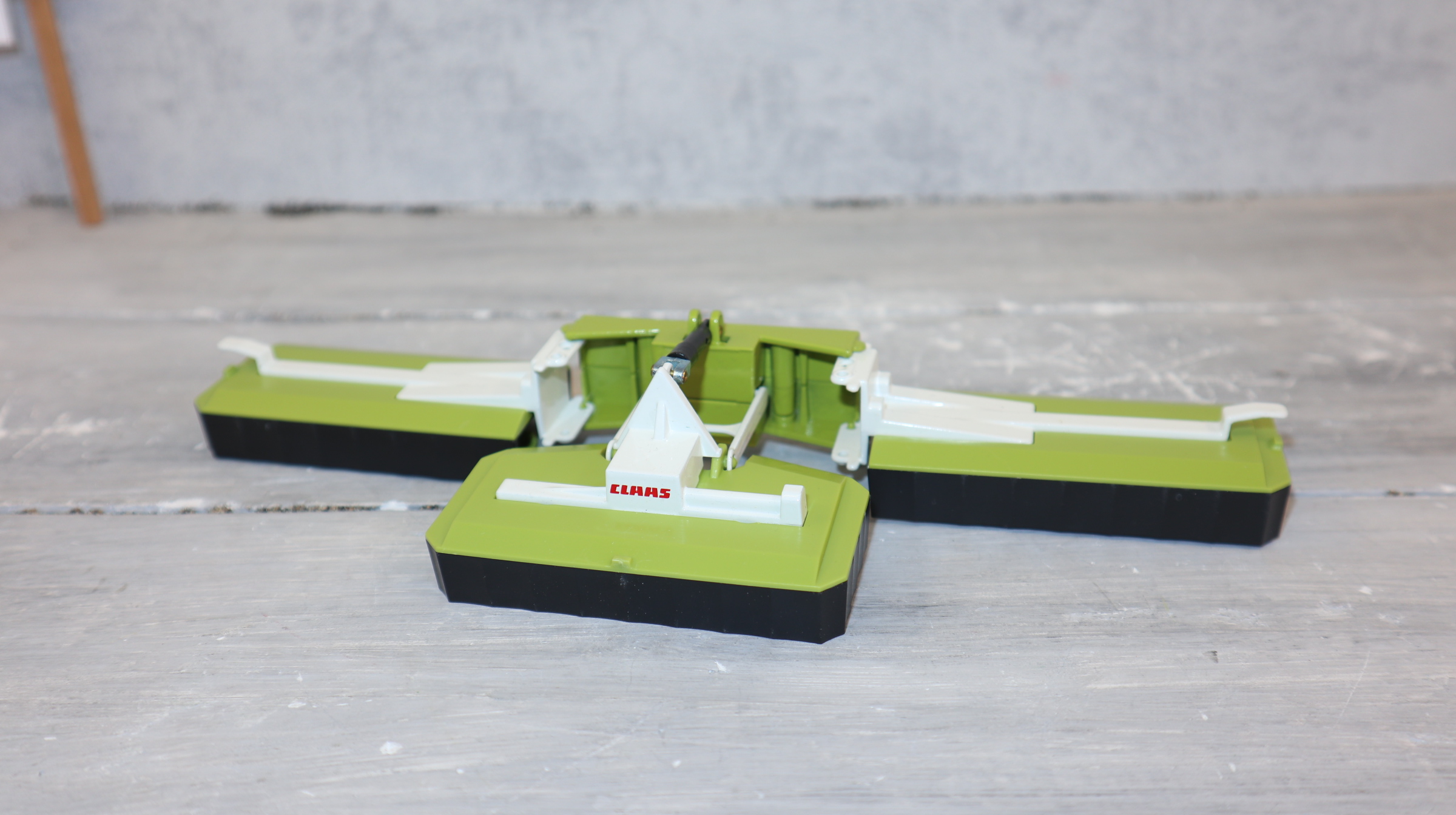 Siku 2265 in 1:32 Claas Heck-Großflächenmäher für Heckanbau, NEU in OVP