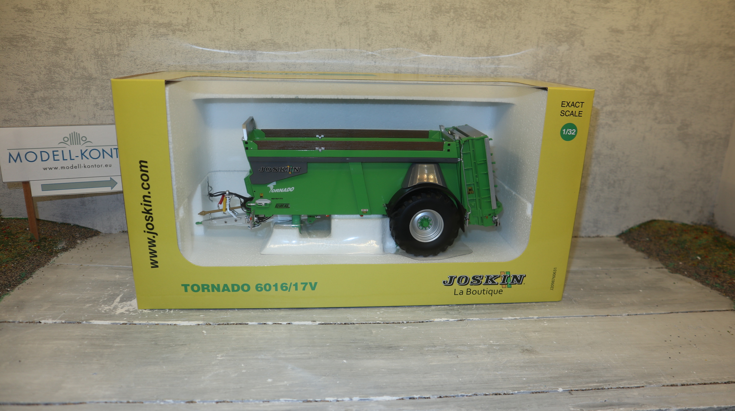 Universal Hobbies UH 6787 in 1:32, Joskin Tormado 6016/17V,  NEU in OVP