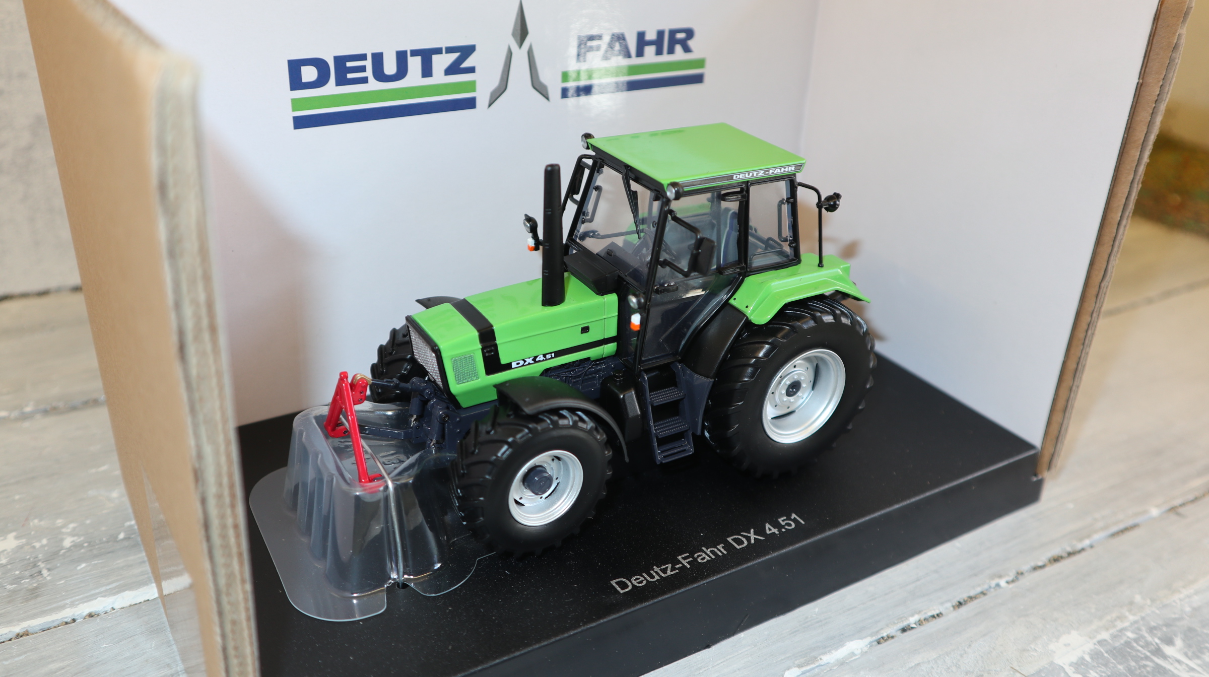 Universal Hobbies UH 4905 in 1:32, Deutz-Fahr DX 4.51, NEU in OVP