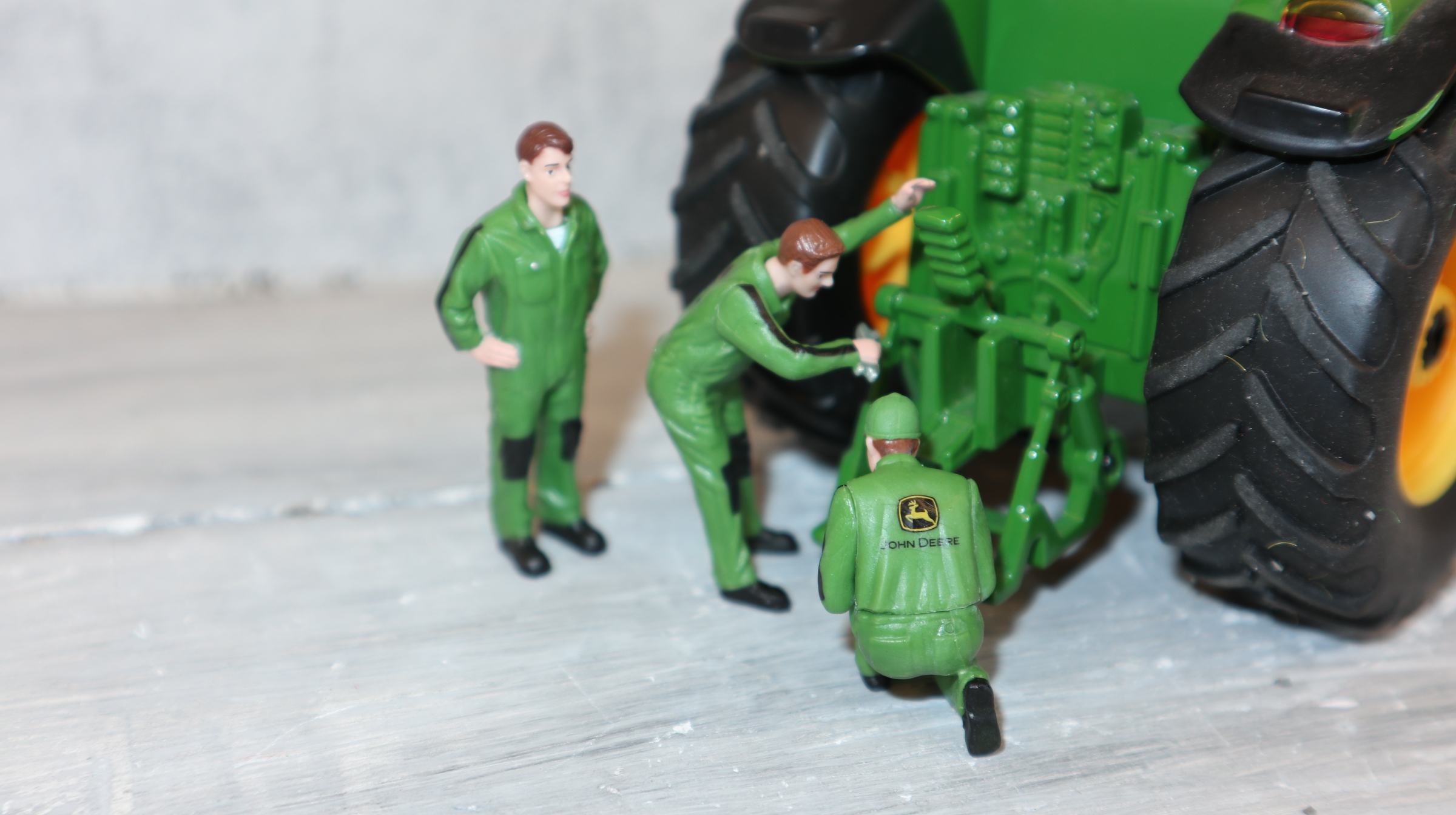 Schuco 3915 in 1:32, John Deere Mechaniker als 3-Set, NEU in OVP