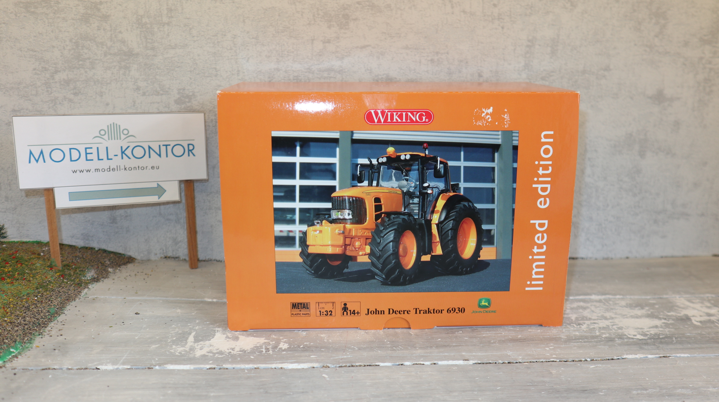 WIKING 077304 in 1:32, John Deere 6930 Kommunal , NEU in OVP