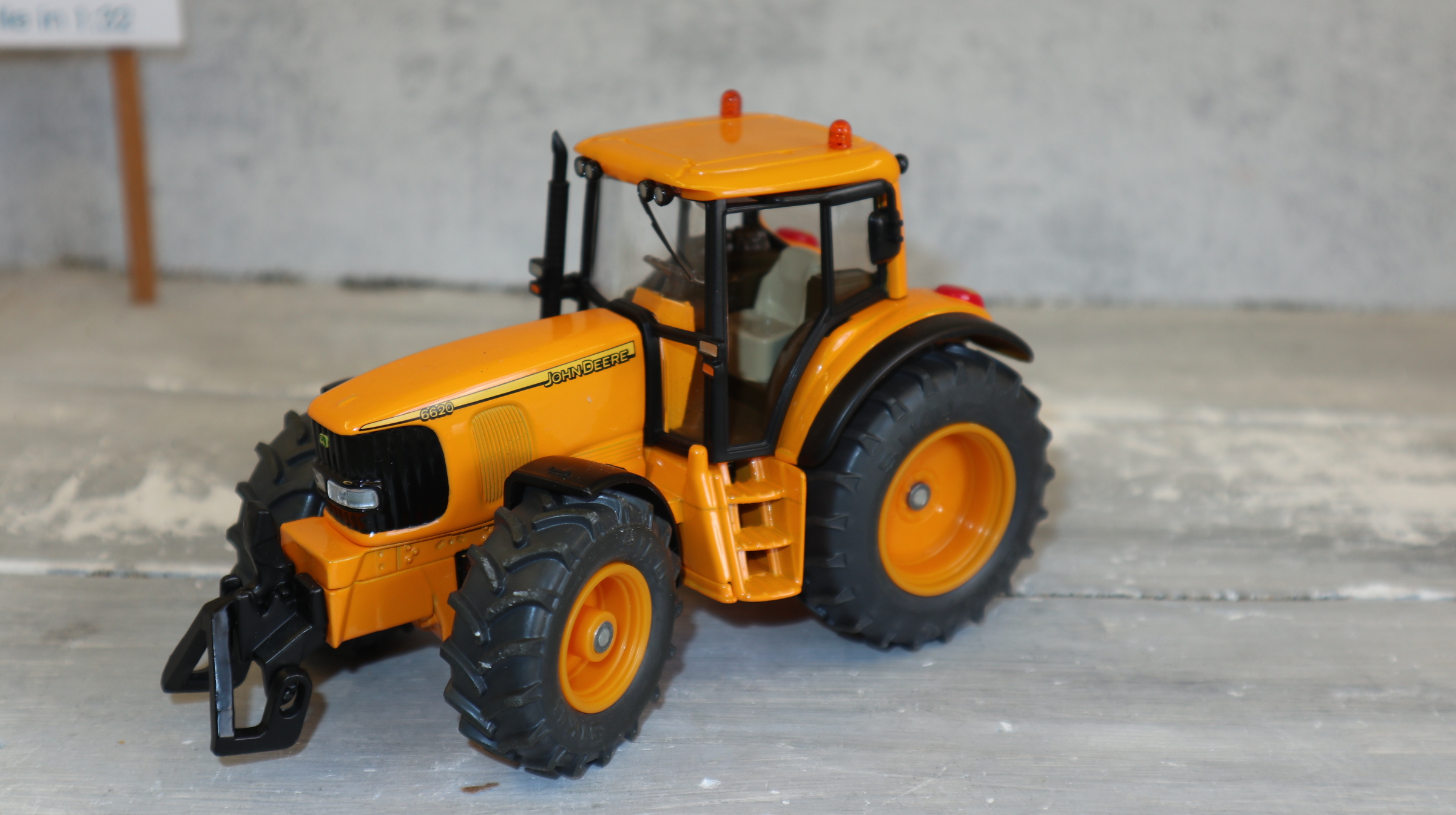 Siku 3252 in 1:32, John Deere 6920S melonengelb, Höing, NEU in OVP